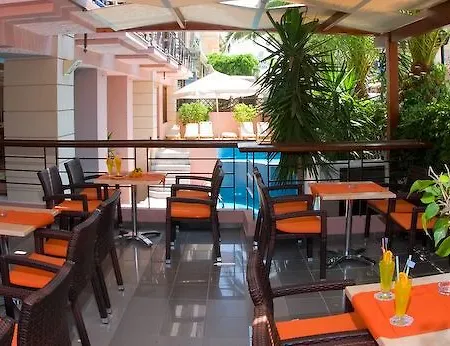 巴斯克奥斯酒店 3* 罗希姆诺